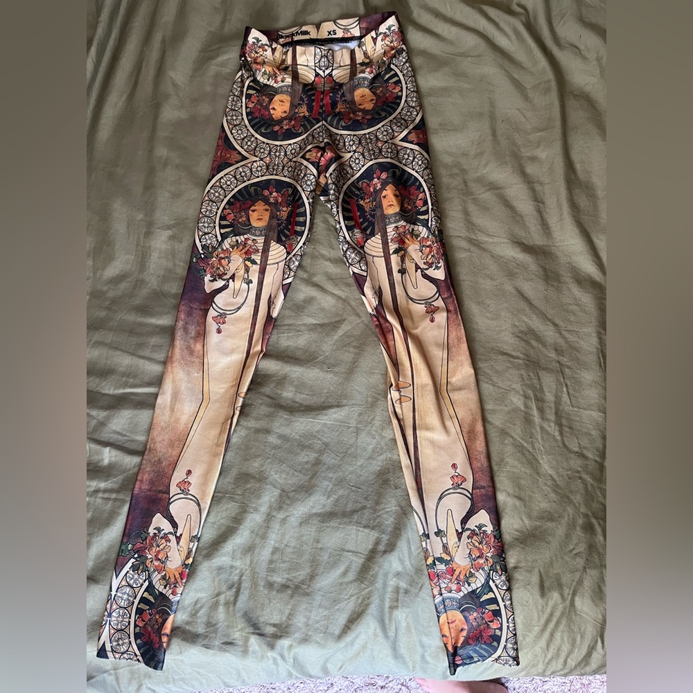 BEAUTIFUL BlackMilk St Mary Leggings